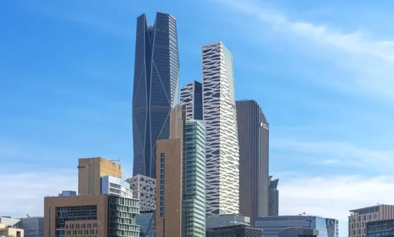 الرياض تقتنص دور دبي وأبوظبي.. الحي المالي السعودي يجذب أكبر البنوك العالمية