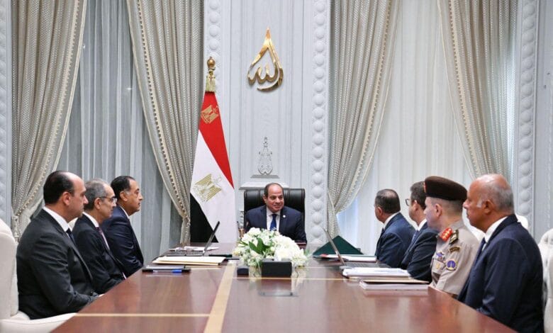 الرئيس السيسي يعقد اجتماعاً مع الحكومة وقيادات الدولة لمتابعة نتائج زيارة مدبولي للولايات المتحدة