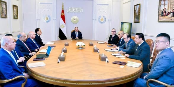 السيسي يستعرض استثمارات "سكاتك" النرويجية و"صنجرو" الصينية في الطاقة الشمسية وتصنيع بطاريات التخزين بمصر