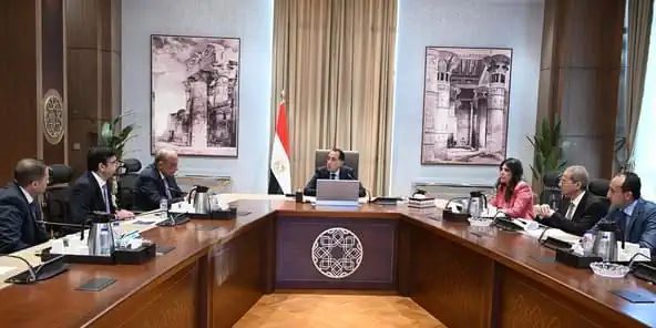 مدبولي: محطات سيمنز توفر 35% من كهرباء مصر ودعم لمشروع القطار السريع