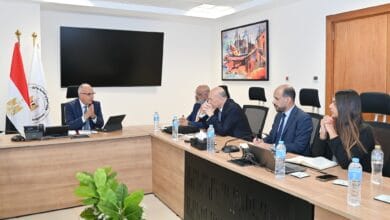 وزير الموارد المائية يلتقي المدير التنفيذي لمصر بالبنك الدولي لتعزيز التعاون المشترك