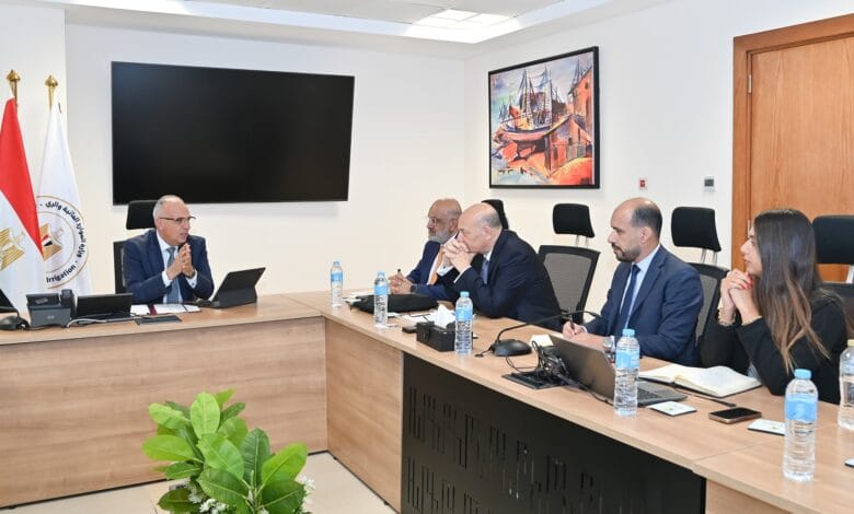 وزير الموارد المائية يلتقي المدير التنفيذي لمصر بالبنك الدولي لتعزيز التعاون المشترك