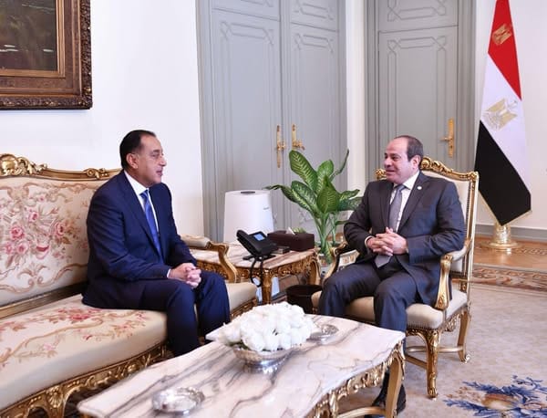 الرئيس عبد الفتاح السيسي يرحب بمبادرة الرئيس الأمريكي ترامب لوقف الحرب في غزة، ويؤكد دعم مصر لتعزيز المساعدات الإنسانية والتنسيق الدولي لضمان استقرار المنطقة وحماية الشعب الفلسطيني.