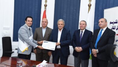 رئيس القابضة للمياه يكرم أحمد رضا رياض مدير المكتب الإعلامي لجهوده المتميزة