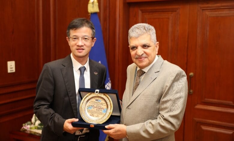 قناة السويس تتحالف مع عملاق الصناعات البحرية الصيني CSSC لتطوير الترسانات