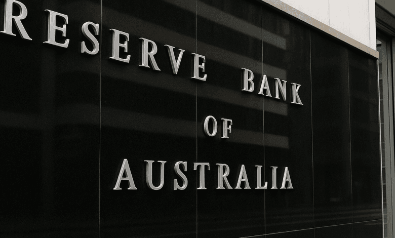 البنك المركزي الأسترالي يثبت الفائدة عند 3.60% وسط مخاوف التضخم وحالة عدم اليقين الاقتصادي