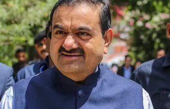 الملياردير الهندي يقترب من لقب أغنى رجل في آسيا بعد قفزة 13 مليار دولار في ثروته