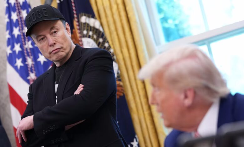 لشركات الأمريكية تحت النار: غضب ترامب يصل الاقتصاد.. ومايكروسوفت وأبل وتيسلا في المقدمة