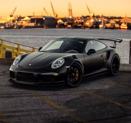 بورش تؤجل إطلاق سياراتها الكهربائية بسبب تباطؤ الطلب وتتجه نحو الهجينة والبنزين