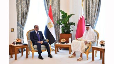 الرئيس السيسي يلتقي أمير قطر في الدوحة: مصر تؤكد تضامنها الكامل مع قطر وتدين العدوان الإسرائيلي