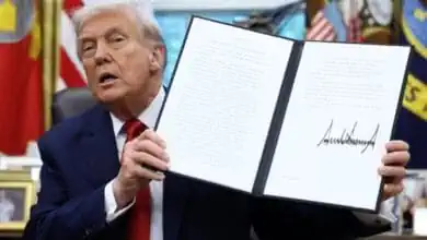 ترامب يحذر من تسريح آلاف الموظفين الحكوميين في حال إغلاق الحكومة الأمريكية