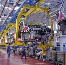 6 شركات مصرية تستثمر 5.6 مليار جنيه لتعميق صناعة السيارات.. والحكومة تستهدف إنتاج 260 ألف سيارة بحلول 2026