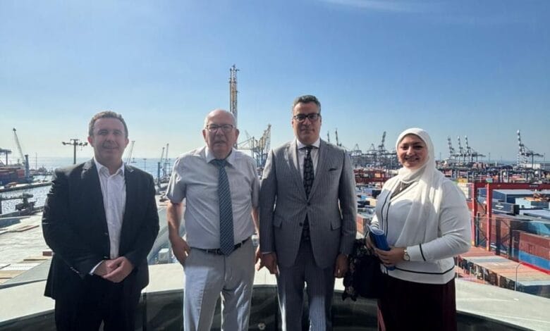 التعاون المصري-التركي يشتعل: مكتب التمثيل التجاري يبحث فرص الشراكة مع أكبر ميناء للحاويات في تركيا