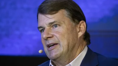 رئيس فورد يتوقع انخفاض مبيعات السيارات الكهربائية بنسبة 50% بعد انتهاء الحوافز الفيدرالية