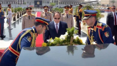 الرئيس السيسي يضع أكاليل الزهور على قبور شهداء أكتوبر والرؤساء الراحلين في ذكرى 6 أكتوبر الـ52