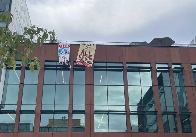 الاحتجاجات تتصاعد ضد مايكروسوفت بعد تقارير عن استخدام تكنولوجيتها في مراقبة الفلسطينيين