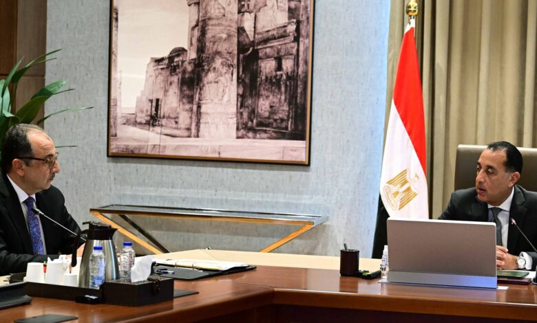 مدبولي يستعرض الفرص الاستثمارية في السياحة والتشييد ويشجع الشراكة مع القطاع الخاص