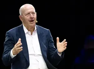 رئيس جولدمان ساكس يتوقع زيادة الوظائف على وول ستريت بفضل الذكاء الاصطناعي