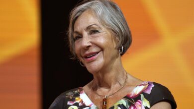 أليس التون تكسر حاجز الـ111 مليار دولار ..وتحجز مقعدها كأغني سيدة في العالم