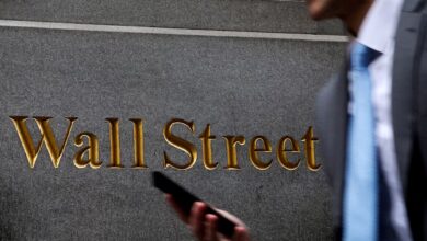 «وول ستريت» تتأرجح بين أرباح البنوك وتصريحات باول وضغوط الحرب التجارية