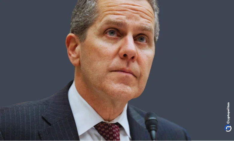 محافظ الاحتياطي الفيدرالي يحذر من التضخم قبل خفض أسعار الفائدة