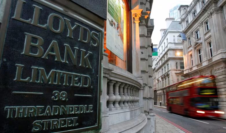 لويدز يرفع مخصصاته إلى 1.95 مليار إسترليني بسبب فضيحة تمويل السيارات في بريطانيا