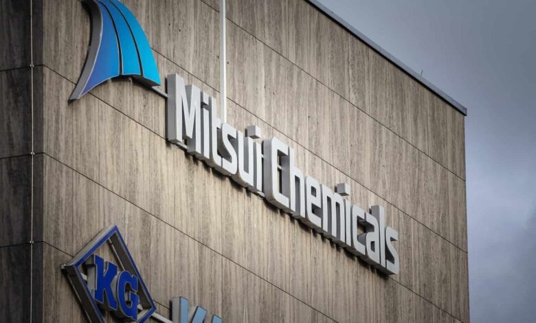 اليابان تدمج شركاتها الكيماوية الكبرى لمواجهة فائض الإنتاج الصيني