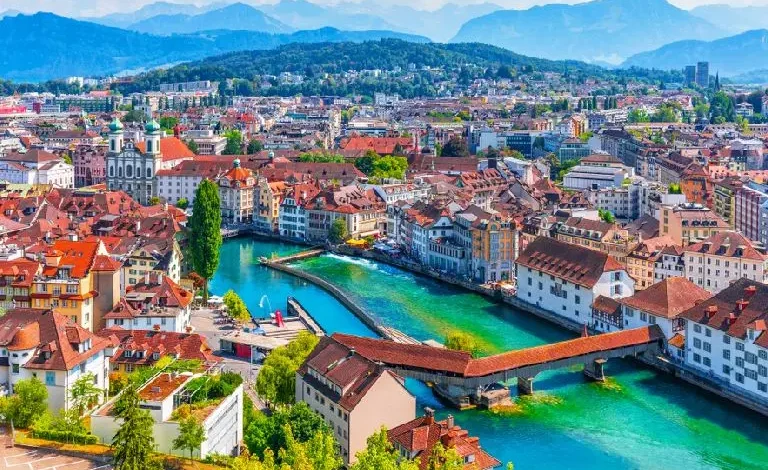 المليونيرات العالميون يتجهون إلى سنغافورة والمملكة المتحدة وسويسرا لتحريك ثرواتهم