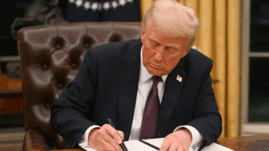 البيت الأبيض يسرّح آلاف الموظفين وسط الإغلاق الحكومي وترامب يحمّل الديمقراطيين