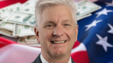 محافظ بنك الاحتياطي الفيدرالي يدعم خفض أسعار الفائدة في ديسمبر