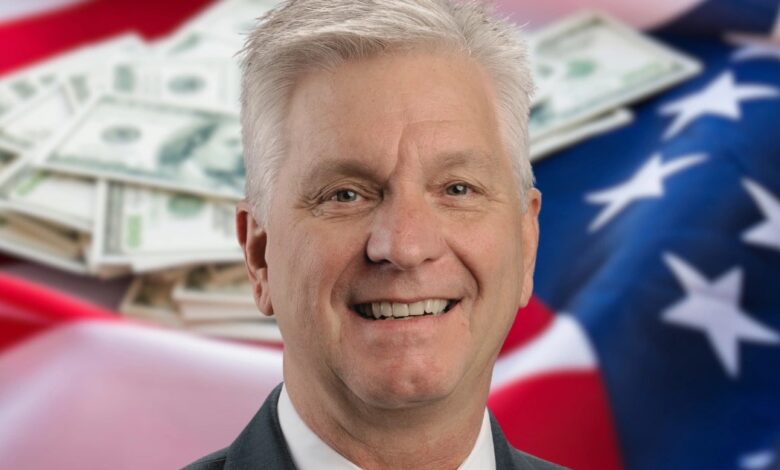 محافظ بنك الاحتياطي الفيدرالي يدعم خفض أسعار الفائدة في ديسمبر