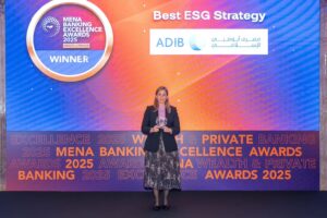 مصرف أبوظبي الإسلامي – مصر يتوّج بجائزة أفضل استراتيجية للحوكمة والاستدامة 2025