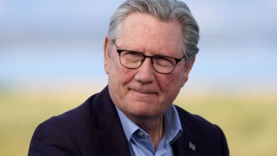 رئيس فيدرالي يحذر: التضخم المرتفع قد يمنع خفض أسعار الفائدة في ديسمبر