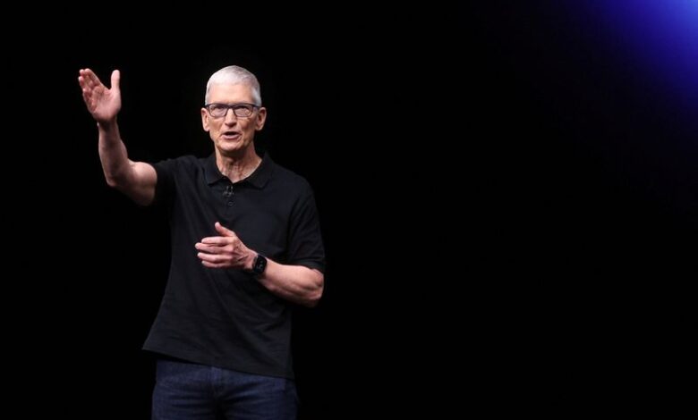 أبل تكثف استعداداتها لخلافة تيم كوك مع ترجيح جون تيرنوس للرئاسة التنفيذية