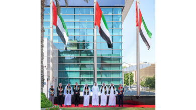 رفع علم دولة الإمارات في بنك الإمارات دبي الوطني احتفالاً بيوم العلم الوطني