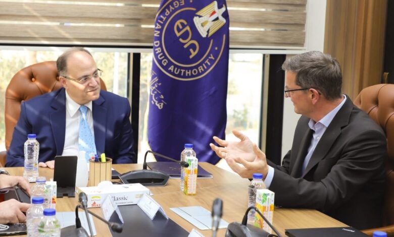 الدواء المصرية: بحث مشروعات الذكاء الاصطناعي والروشتة الرقمية مع شركاء عالميين