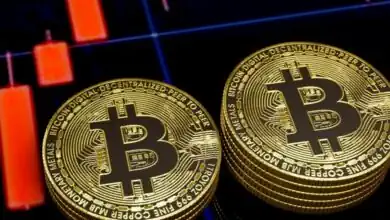 انهيار البيتكوين: العملة تنزف إلى 93,657 دولارًا ودخول "صليب الموت" وقلق المستثمرين
