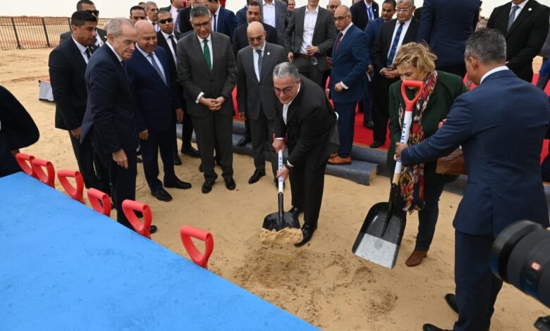 كامل الوزير يضع حجر الأساس لمصنع ماك للسيارات في 6 أكتوبر بطاقة 50 ألف سيارة سنويًا