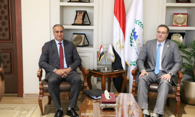 رئيسا التنظيم والإدارة وحماية المستهلك يبحثان سبل التعاون لتطوير الأداء المؤسسي