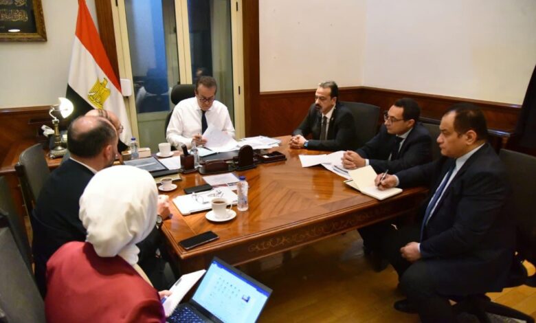 وزير الصحة يبحث تطوير آليات عمل اللجنة العليا للمسؤولية الطبية وسلامة المرضى