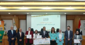 تكريم محمد الأتربي لـ30 مشاركًا في مبادرة “حاسب لتتحاسب” بالبنك الأهلي المصري، ضمن فعاليات التوعية بالأمن السيبراني خلال أكتوبر، وبمشاركة 10 آلاف موظف.