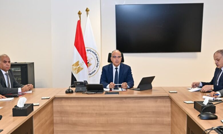 هاني سويلم يوجه بإزالة التعديات على الترع وتشديد الرقابة على تطهيرات الري بالفيوم