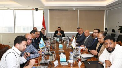 وزير الإسكان يوجه بسرعة تنفيذ مشروعات الطرق وتحسين الصورة البصرية بالمدينة