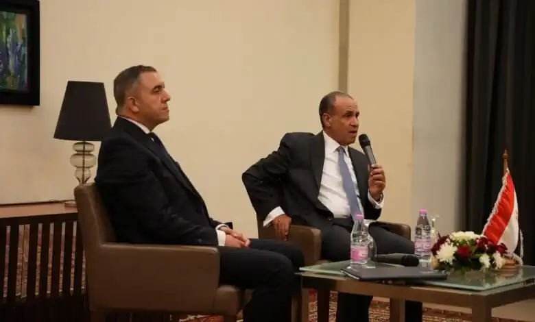 وزير الخارجية يلتقي الجالية المصرية في الجزائر ويؤكد اعتزاز الدولة بأبنائها بالخارج