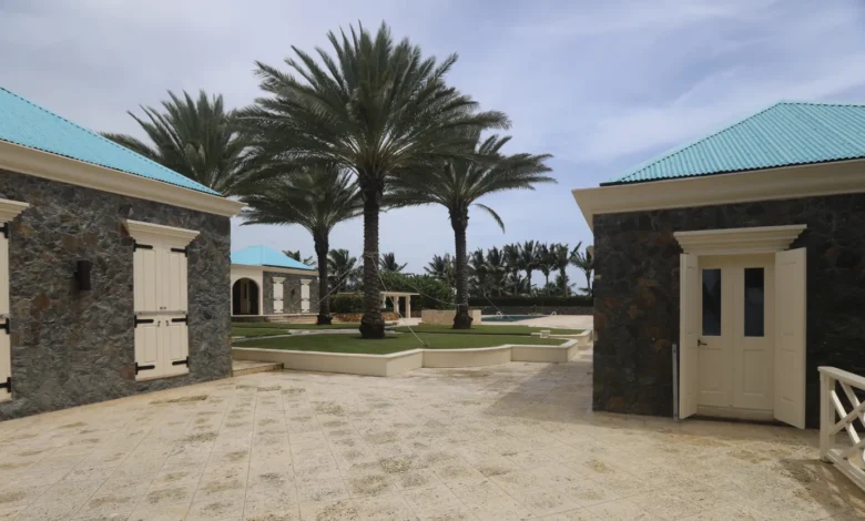 لجنة النواب تكشف صور وفيديوهات من جزيرة جيفري إبستين بعد تسليم البنوك الكبرى ملفاتها