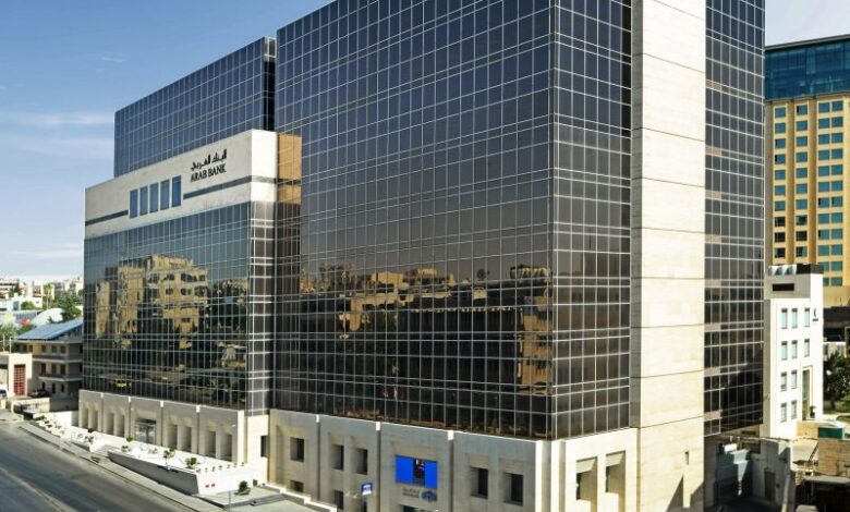 أفضل البنوك الرقمية للشركات 2025: البنك العربي يتصدر إدارة الخزينة والنقد عبر الإنترنت