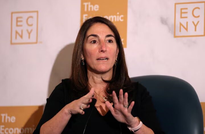 بيث هاماك: لا حاجة لتغيير الفائدة الأمريكية لأشهر بسبب التضخم