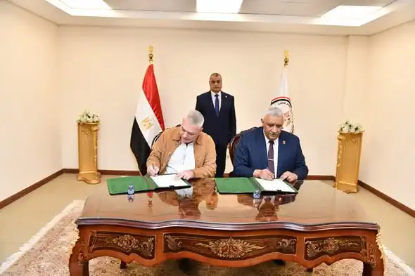 وزير الإنتاج الحربي يوقع اتفاقية تصنيع عسكري مع شركة عالمية بـ EDEX 2025