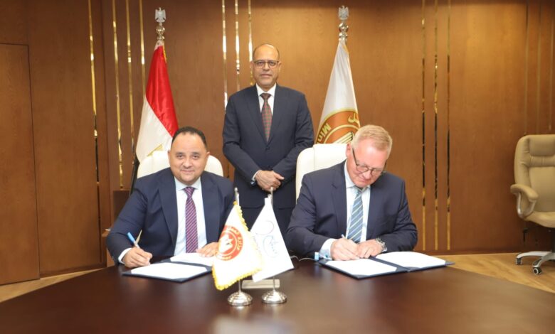 وزير العمل يشهد تجديد اتفاقية العمل الجماعية بشركة قناة السويس للحاويات