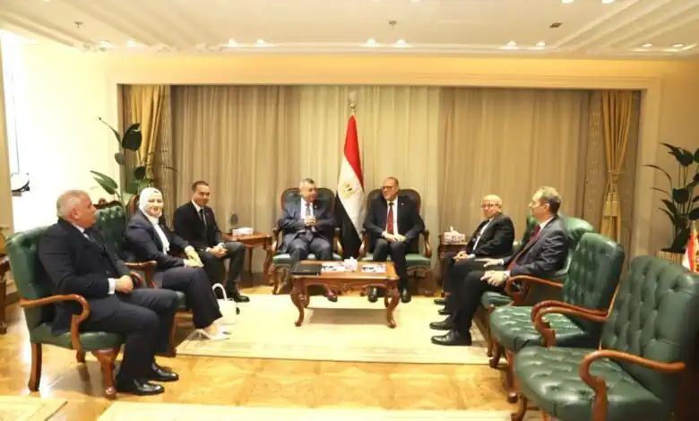 وزير العمل يبحث مع لجنة القوى العاملة بمجلس الشيوخ تعزيز التشريعات وسوق العمل